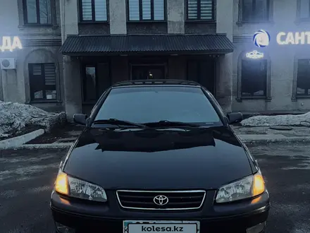 Toyota Camry 2000 года за 3 500 000 тг. в Усть-Каменогорск