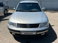Volkswagen Passat 1997 годаүшін2 100 000 тг. в Караганда