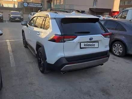 Toyota RAV4 2024 года за 18 700 000 тг. в Астана – фото 3