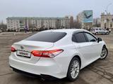 Toyota Camry 2018 года за 12 500 000 тг. в Уральск – фото 4