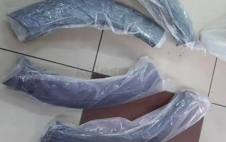 Накладка крыла на LAND ROVER Discovery 4 за 15 000 тг. в Астана