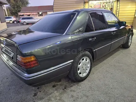 Mercedes-Benz E 200 1994 года за 2 200 000 тг. в Тараз – фото 4