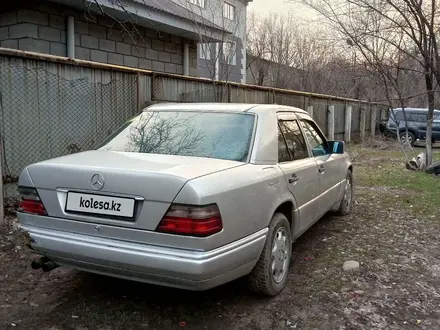 Mercedes-Benz E 200 1993 года за 1 300 000 тг. в Каскелен – фото 8