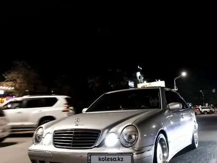 Mercedes-Benz E 55 AMG 2001 года за 5 100 000 тг. в Актау – фото 15