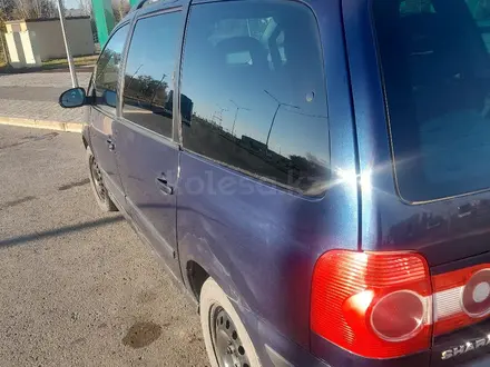 Volkswagen Sharan 2003 года за 2 800 000 тг. в Астана – фото 2