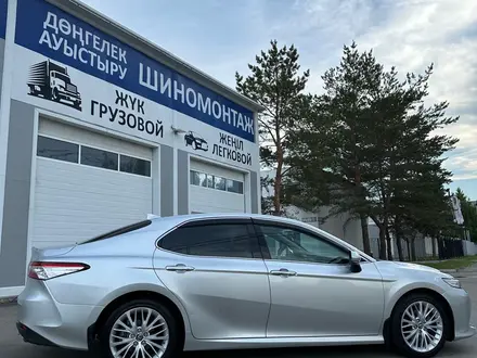 Toyota Camry 2018 года за 13 000 000 тг. в Костанай – фото 11