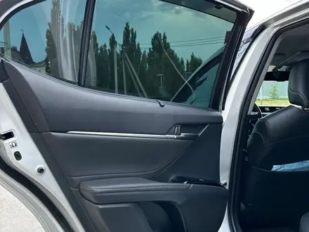 Toyota Camry 2018 года за 13 000 000 тг. в Костанай – фото 15