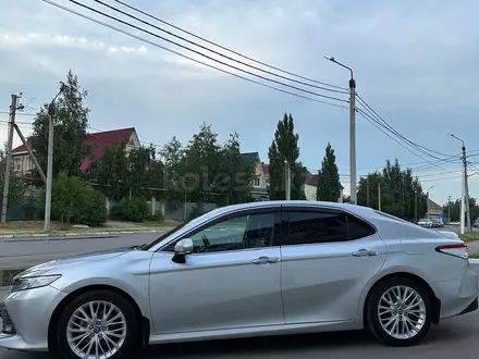 Toyota Camry 2018 года за 13 000 000 тг. в Костанай – фото 14
