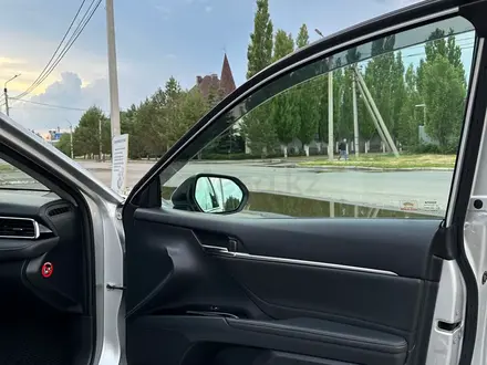 Toyota Camry 2018 года за 13 000 000 тг. в Костанай – фото 22