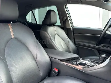 Toyota Camry 2018 года за 13 000 000 тг. в Костанай – фото 24