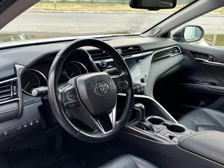 Toyota Camry 2018 года за 13 000 000 тг. в Костанай – фото 27