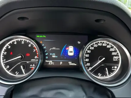 Toyota Camry 2018 года за 13 000 000 тг. в Костанай – фото 28