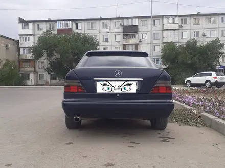 Mercedes-Benz E 250 1993 года за 2 900 000 тг. в Жезказган – фото 3