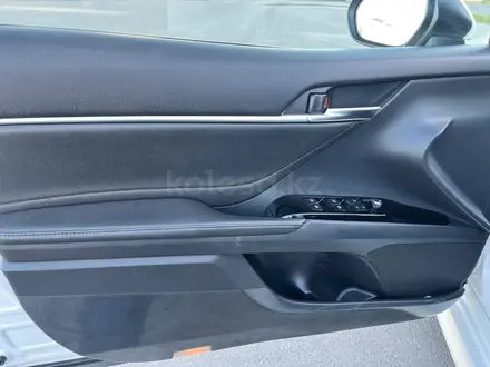 Toyota Camry 2019 года за 13 500 000 тг. в Шымкент – фото 13