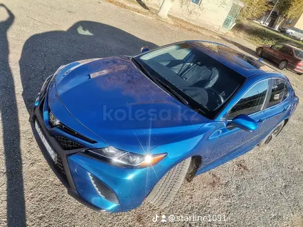 Toyota Camry 2020 года за 13 800 000 тг. в Алматы – фото 4