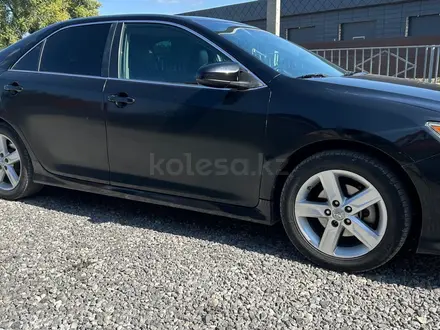 Toyota Camry 2012 года за 8 200 000 тг. в Актобе – фото 2