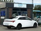 Hyundai Elantra 2022 года за 8 200 000 тг. в Караганда – фото 3