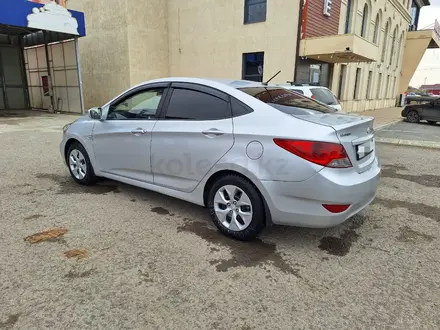 Hyundai Solaris 2013 года за 4 500 000 тг. в Атырау – фото 4