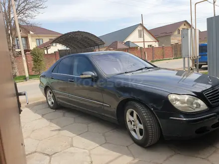 Mercedes-Benz S 430 1999 года за 4 100 000 тг. в Шымкент – фото 2