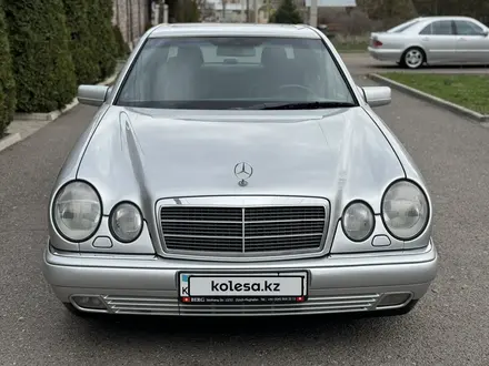 Mercedes-Benz E 230 1998 года за 4 700 000 тг. в Алматы – фото 3
