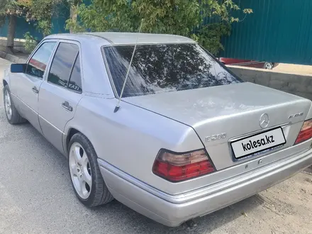 Mercedes-Benz E 280 1994 года за 3 200 000 тг. в Туркестан – фото 2