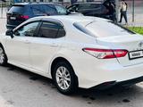 Toyota Camry 2020 года за 13 300 000 тг. в Алматы – фото 3