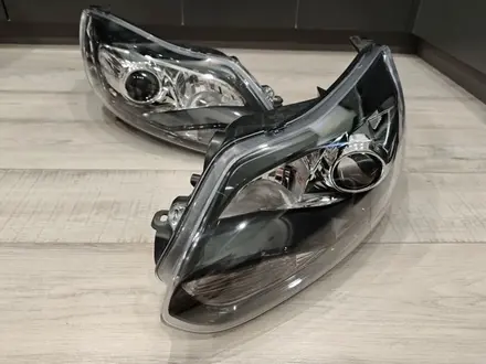 Фары передние на Ford за 50 000 тг. в Алматы