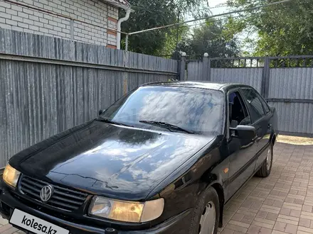 Volkswagen Passat 1995 года за 1 000 000 тг. в Актобе – фото 2