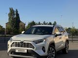 Toyota RAV4 2020 года за 13 800 000 тг. в Астана