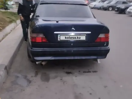 Mercedes-Benz E 280 1993 года за 1 800 000 тг. в Алматы