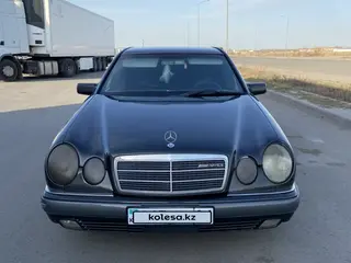 Mercedes-Benz E 230