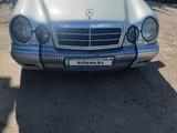 Mercedes-Benz E 200 1998 года за 2 800 000 тг. в Астана