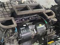 Печка радиатор вентилятор корпус BMW X5 E53 E60 Z3 за 60 000 тг. в Караганда