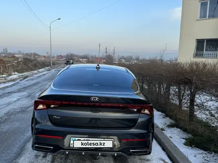 Kia K5 2021 года за 13 000 000 тг. в Алматы – фото 17