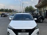 Hyundai Accent 2022 года за 7 300 000 тг. в Шымкент – фото 2