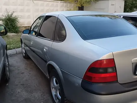 Opel Vectra 1996 года за 1 050 000 тг. в Караганда – фото 2