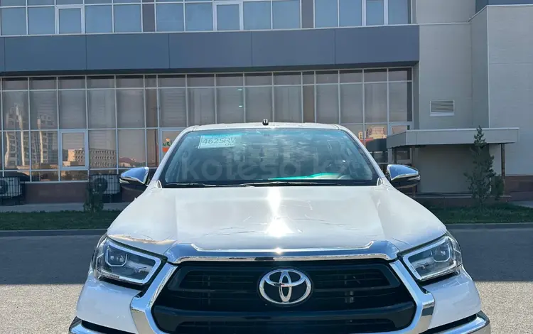 Toyota Hilux 2024 года за 22 600 000 тг. в Актау