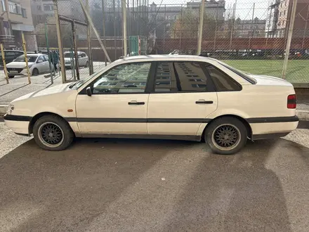 Volkswagen Passat 1996 года за 1 500 000 тг. в Астана – фото 2