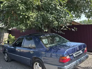 Mercedes-Benz E 230
