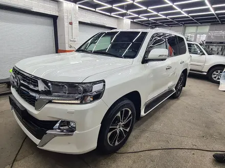 Toyota Land Cruiser 2021 года за 37 300 000 тг. в Алматы – фото 2