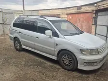 Mitsubishi Chariot, 1999