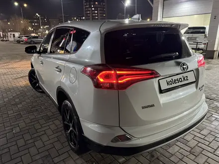 Toyota RAV4 2016 года за 11 600 000 тг. в Алматы – фото 11