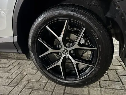 Toyota RAV4 2016 года за 11 600 000 тг. в Алматы – фото 12