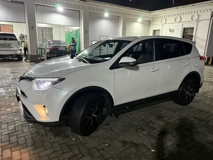 Toyota RAV4 2016 года за 11 600 000 тг. в Алматы – фото 2
