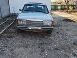 Mercedes-Benz E 200 1983 годаүшін500 000 тг. в Семей