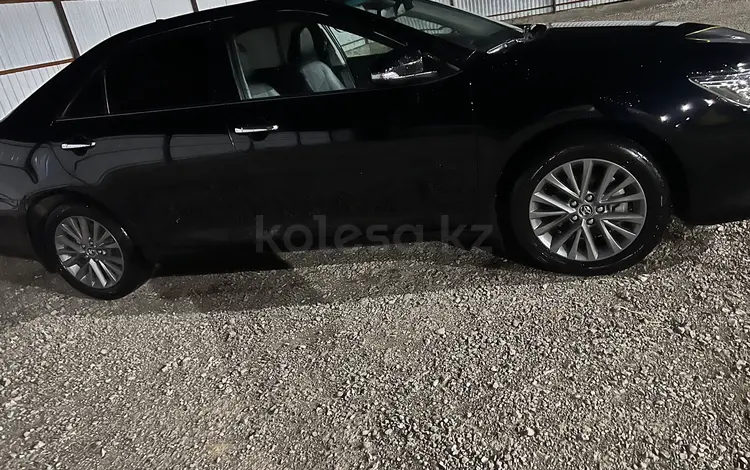 Toyota Camry 2018 годаүшін13 300 000 тг. в Актобе