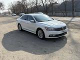 Volkswagen Passat 2016 года за 5 300 000 тг. в Алматы – фото 2