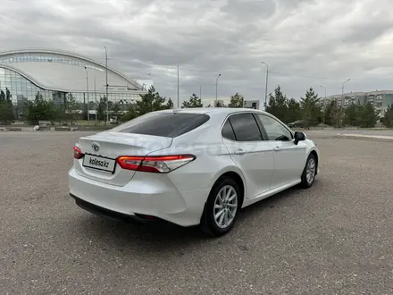 Toyota Camry 2021 года за 13 990 000 тг. в Караганда – фото 6