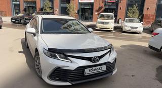 Toyota Camry 2021 года за 14 890 000 тг. в Астана