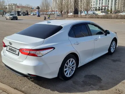 Toyota Camry 2021 года за 14 890 000 тг. в Астана – фото 9